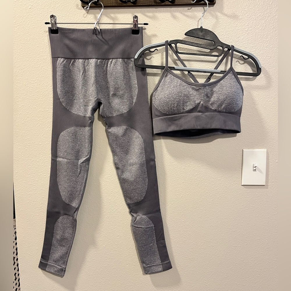 Athletic Workout Set, Pilates, Yoga. Light Gray. Size Small